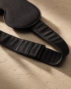 Détail du masque de nuit soie — ajustement plat sans boucle rigide